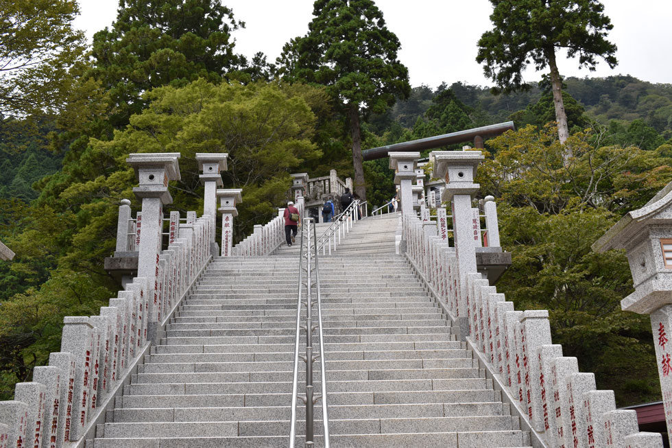 寺の階段