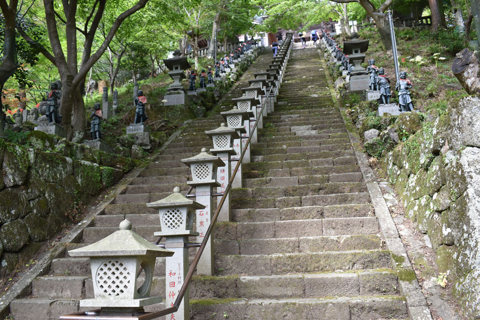 寺の石階段